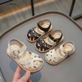 Sandal quai dán thêu hoa bé gái -Giá sỉ như sau: sz 21-25: 126k sz 26-30: 137k 
