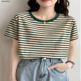 Áo phông kẻ sọc cổ tròn -  165,000