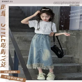    ÁO CHỮ PHỐI CHÂN VÁY JEAN TUA RUA-Sỉ giá Áo: 99k  Chân váy : 175k
