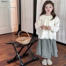 ÁO SƠ MI REN HOA MIX CHÂN VÁY CARO -Giá sỉ  sz 90-150: áo 218K, váy 178K Sz 160: áo 236, váy 190K Sz 170: áo 257K, váy 206k