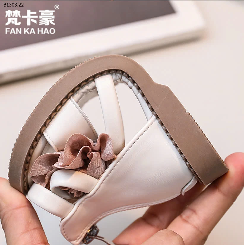 SANDAL CHIẾN BINH GẮN HOA -sỉ Sz 23-28 : 144k            Sz 29 -36 : 153k 