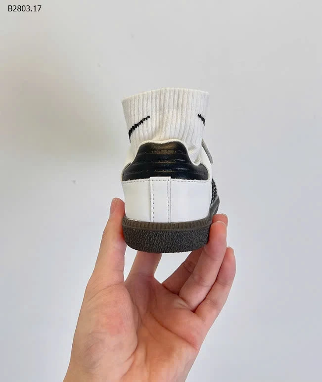 GIÀY THỂ THAO BA SỌC BG-sỉ Sz 26-30 : 150k            Sz 31-37 : 160k 