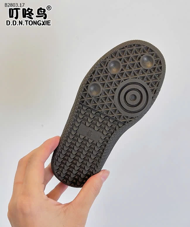 GIÀY THỂ THAO BA SỌC BG-sỉ Sz 26-30 : 150k            Sz 31-37 : 160k 