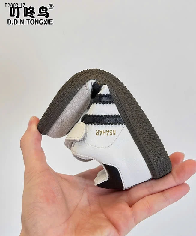 GIÀY THỂ THAO BA SỌC BG-sỉ Sz 26-30 : 150k            Sz 31-37 : 160k 