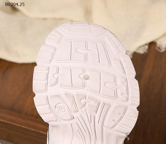 GIÀY THỂ THAO THOÁNG KHÍ CHO BÉ-sỉ Sz 26-31 : 134k           Sz 32-37 : 144k