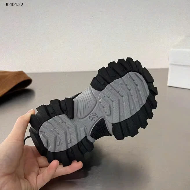 GIÀY THỂ THAO CÁ TÍNH-sỉ Sz 26-31 : 164k            Sz 32-37 : 174k 