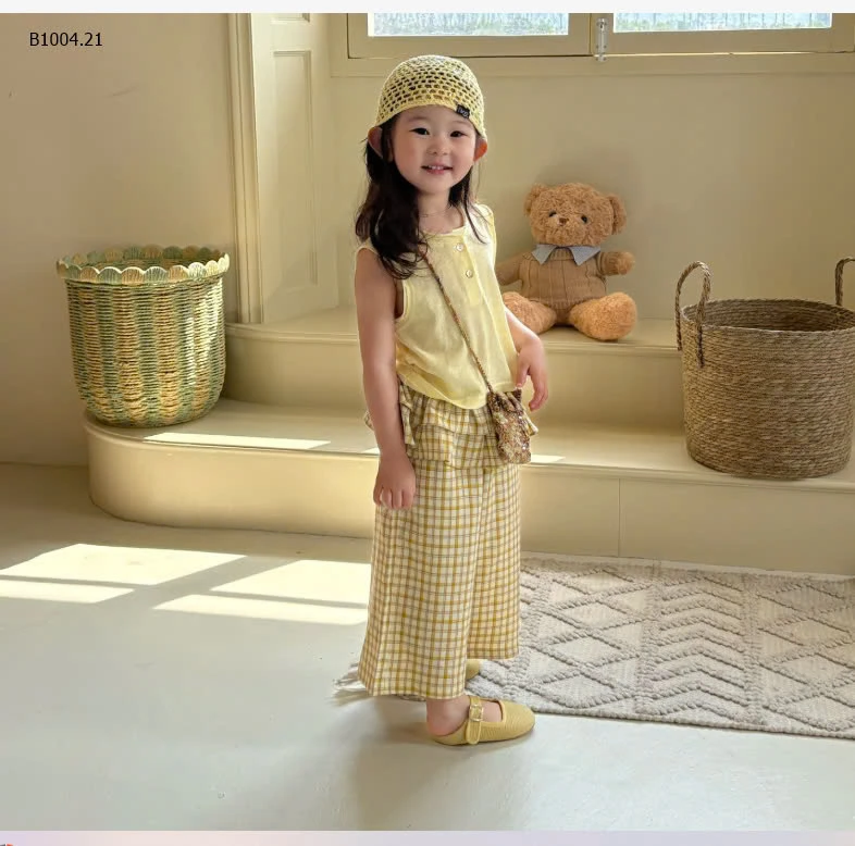 SET ÁO SÁT NÁCH + QUẦN KẺ VÀNG KEM BÉ GÁI - sỉ Áo: 97k  Quần: 147k 