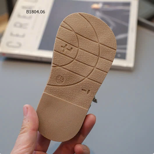 Sandal quai dán thêu hoa bé gái -Giá sỉ như sau: sz 21-25: 126k sz 26-30: 137k 