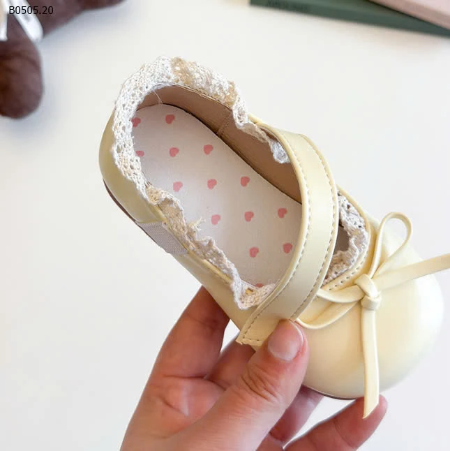 Giày vintage nơ-sỉ Sz 21-25 : 133k           Sz 26-30 : 142k 