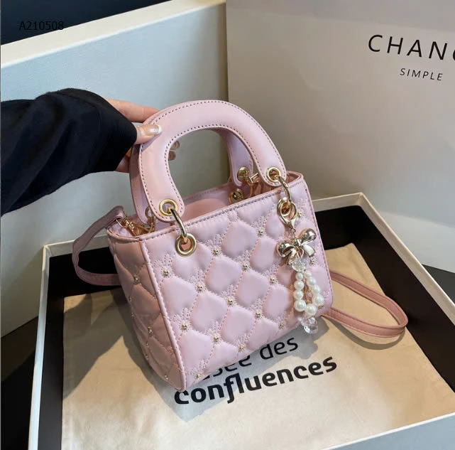 TÚI XÁCH HOẠ TIẾT VÂN NỔI   -sỉ 135k