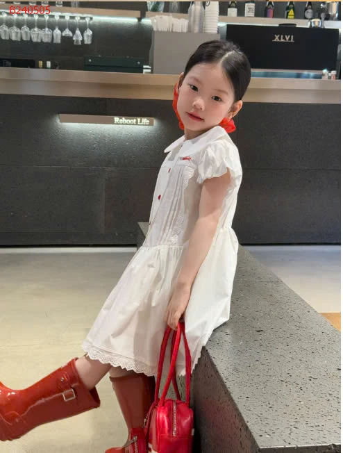 VÁY CỔ SEN KHUY + CHỮ ĐỎ BG- sỉ 197k