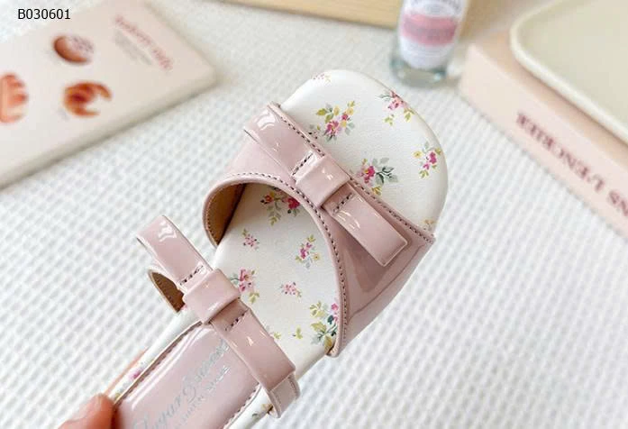 DÉP LÊ NƠ MŨI VUÔNG CHO BÉ GÁI  - si 127k