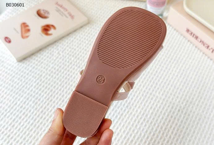 DÉP LÊ NƠ MŨI VUÔNG CHO BÉ GÁI  - si 127k