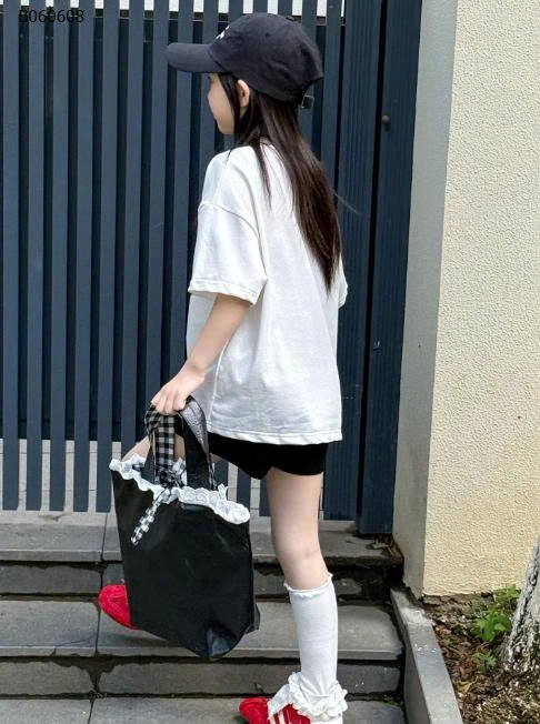 SET ÁO THUN + QUẦN SHORT HELLO KITTY BÉ GÁI - Sỉ giá áo=quần: 113k 