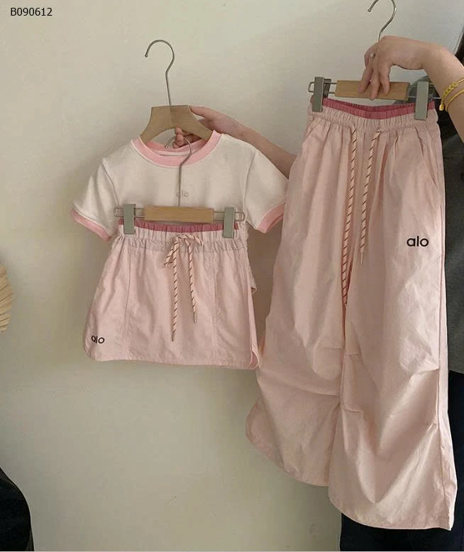 SET BÉ GÁI TONE HỒNG-Sỉ giá  áo: 120k  váy: 150k  quần: 170k 