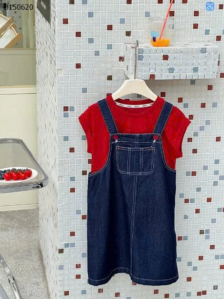  Set yếm jean mix áo thun bé gái xinh xẻo quá luôn các má ơi  - sỉ Yếm: 90-150: 153k / 160: 164k / 170: 175k Áo: 90-150: 91k / 160: 98k / 170: 105k