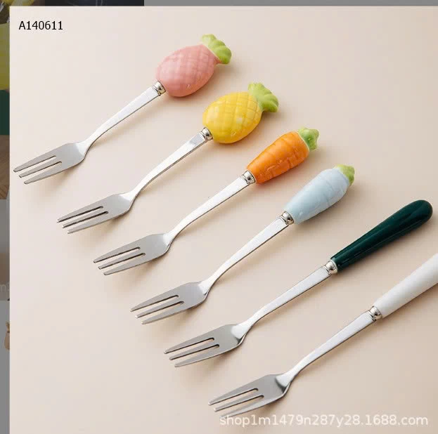 Set nĩa ăn hoa quả , bánh  - sỉ 99k