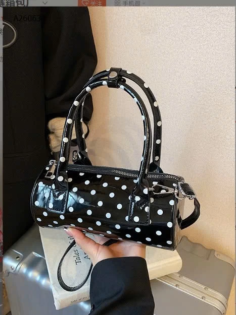 TÚI XÁCH THỜI TRANG CHẤM BI KÈM MÓC - sỉ 137k