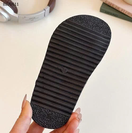 SANDAL QUAI CHÉO BT-Sỉ  sz 26-30: 138k  sz 31-35: 143k