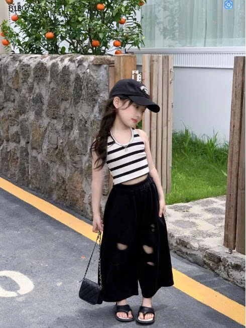 SÉT ÁO YẾM MIX QUẦN SUÔNG RÁCH-Sỉ giá áo: 102k  quần: 163k 