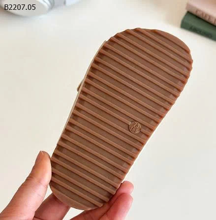 SANDAL QUAI DÁN CHỮ MIN -Sỉ giá  22-26: 146k         27-31: 154k 