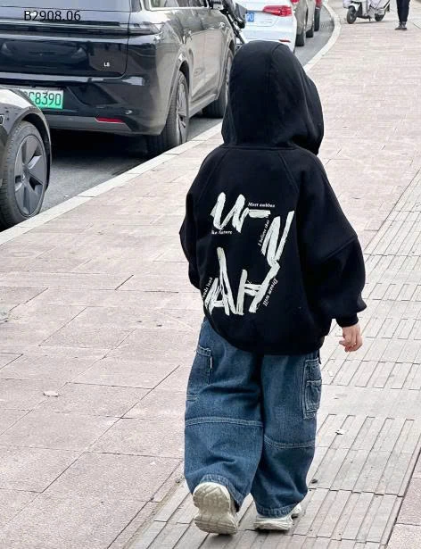 Áo khoác cardigan dáng rộng in chữ  AMBBKIDS-Giá sỉ  sz 90-150: 212k  sz 160: 228k 