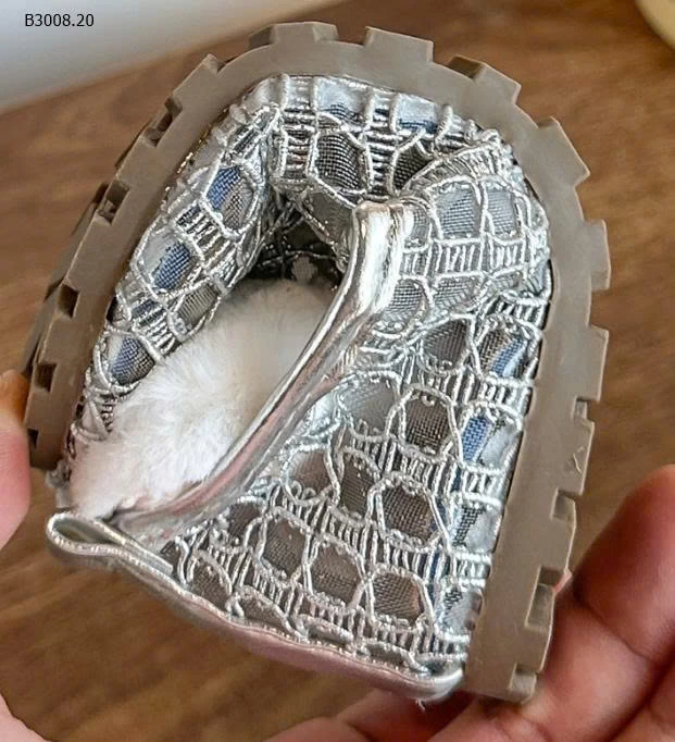 GIÀY LƯỚI LABUBU BÉ GÁI-Giá sỉ sz 23-28: 125k  sz 29-34: 137k 