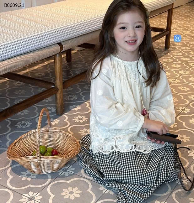 ÁO SƠ MI REN HOA MIX CHÂN VÁY CARO -Giá sỉ  sz 90-150: áo 218K, váy 178K Sz 160: áo 236, váy 190K Sz 170: áo 257K, váy 206k