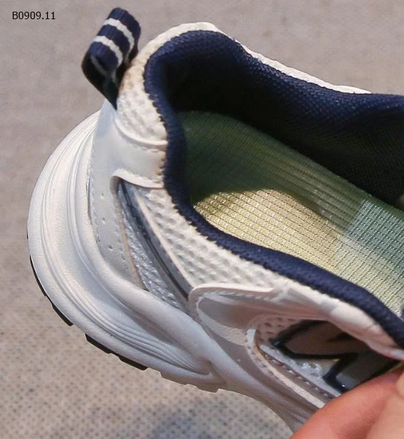 GIÀY THỂ THAO CHO BÉ-Giá sỉ Size 26-30: 170k  Size 31-37: 179k 