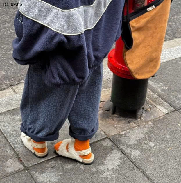 Quần ống rộng họa tiết da báo -  sỉ 189k