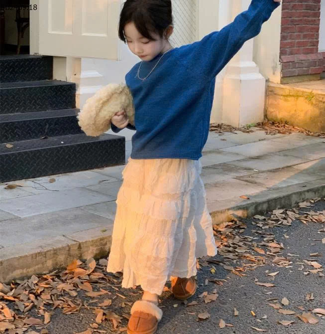 ÁO LEN XANH COBAN MIX CV TRẮNG-Giá sỉ áo 165k  chân váy 190k 