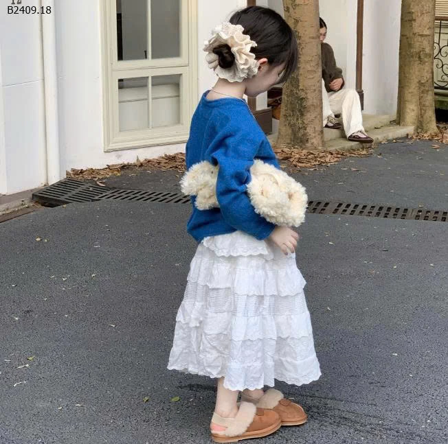 ÁO LEN XANH COBAN MIX CV TRẮNG-Giá sỉ áo 165k  chân váy 190k 