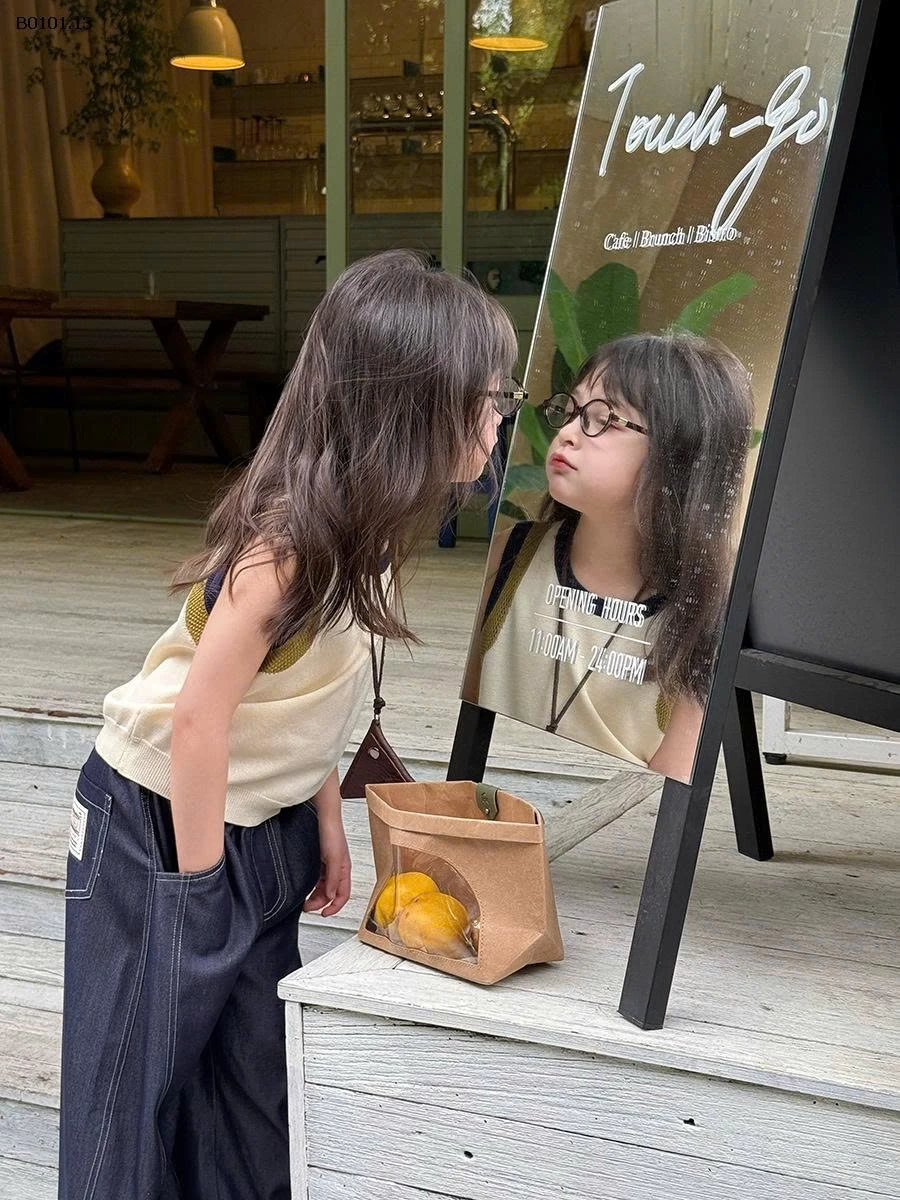 Áo thun phối màu mix quần jean cho bé  nhà AMBB-Giá sỉ như sau  Áo thun : Sz 90-150 : 141k Sz 160 : 153k Quần jean : Sz 90-150 : 198k Sz 160 : 216k Sz 170 : 238k