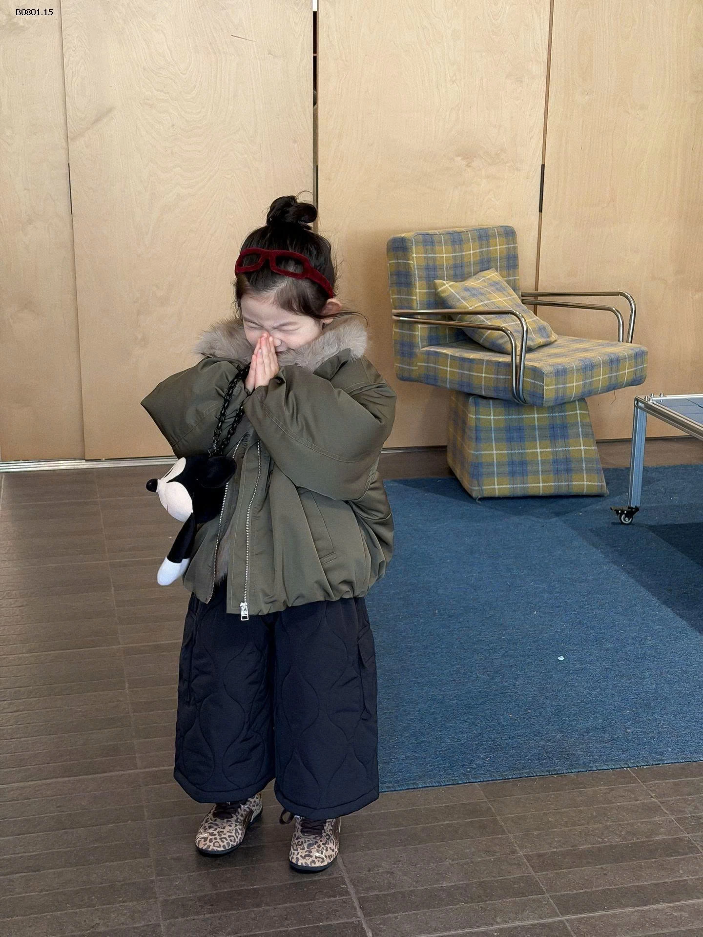 SET VINTAGE Áo khoác cổ lông màu xanh rêu quân đội phong cách hàn quốc-Giá sỉ  như sau Áo khoác :  330k  Quần : 210k Áo thun mặc trong : 145k