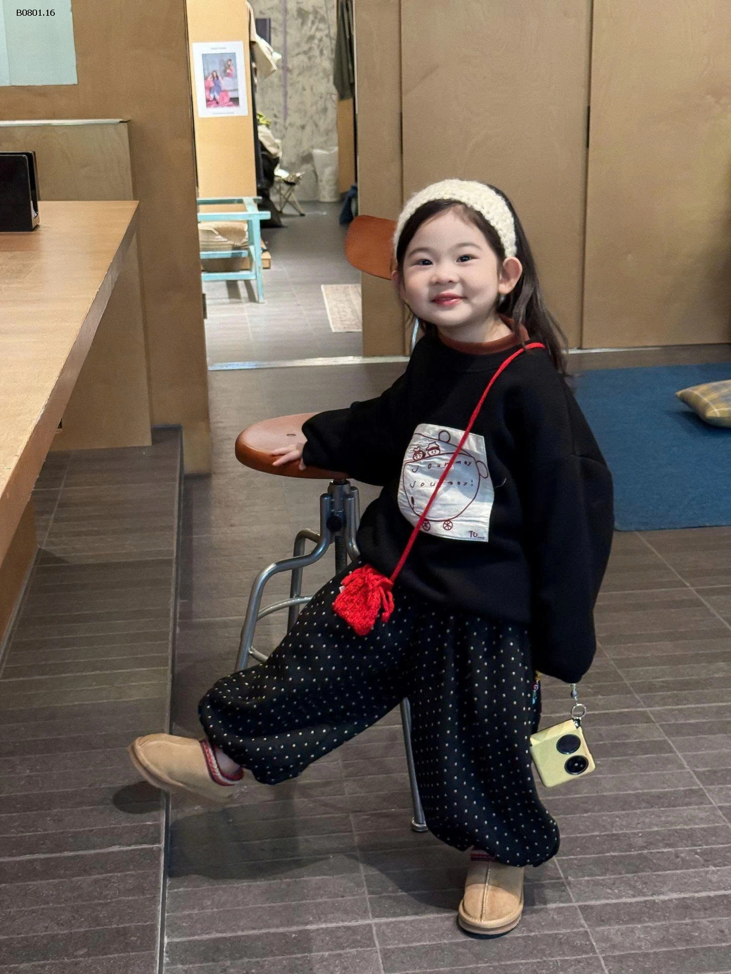 SET VINTAGE Áo nỉ cổ tròn dày dặn, kiểu dáng Hàn Quốc-Giá sỉ  như sau Áo nỉ lót lông :  193k  Quần lót lông : 135k Áo thun cam mặc trong : 255k