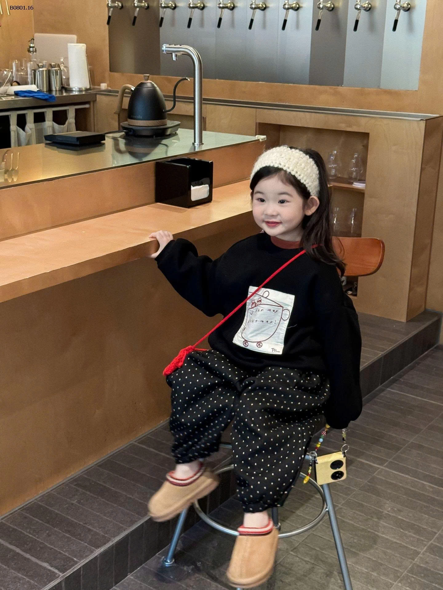 SET VINTAGE Áo nỉ cổ tròn dày dặn, kiểu dáng Hàn Quốc-Giá sỉ  như sau Áo nỉ lót lông :  193k  Quần lót lông : 135k Áo thun cam mặc trong : 255k