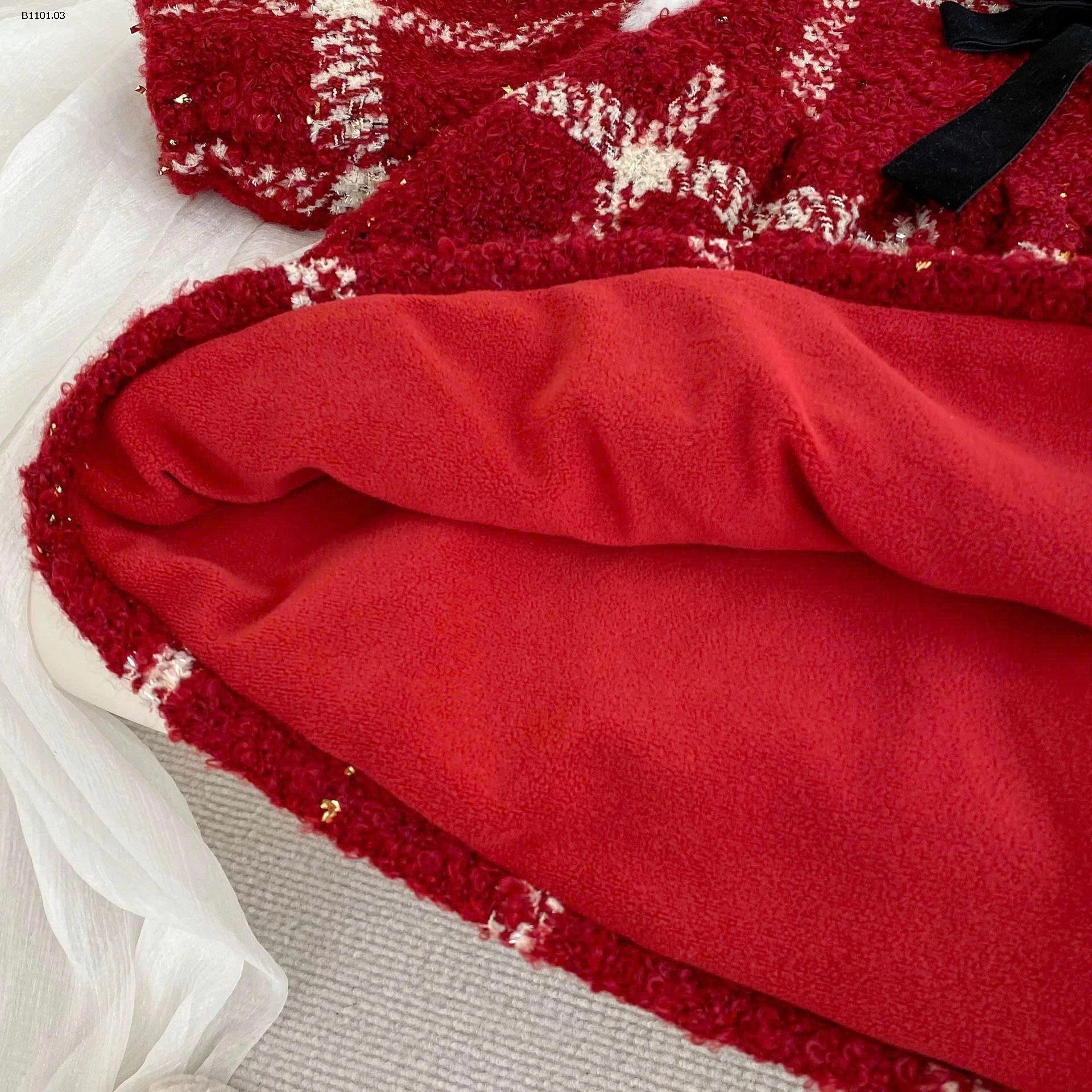 VÁY và  BODY DẠ ĐỎ LÓT LÔNG CỪU-Giá sỉ như sau  body : 259k váy : 265