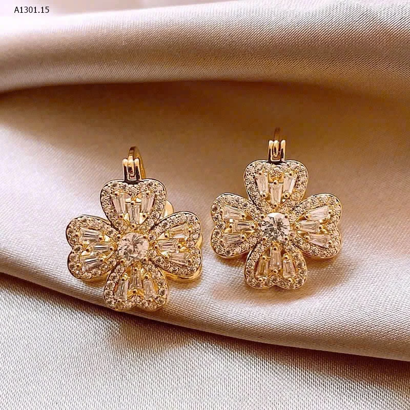Bông tai hoa bốn lá đính đá zircon  - sỉ 120k