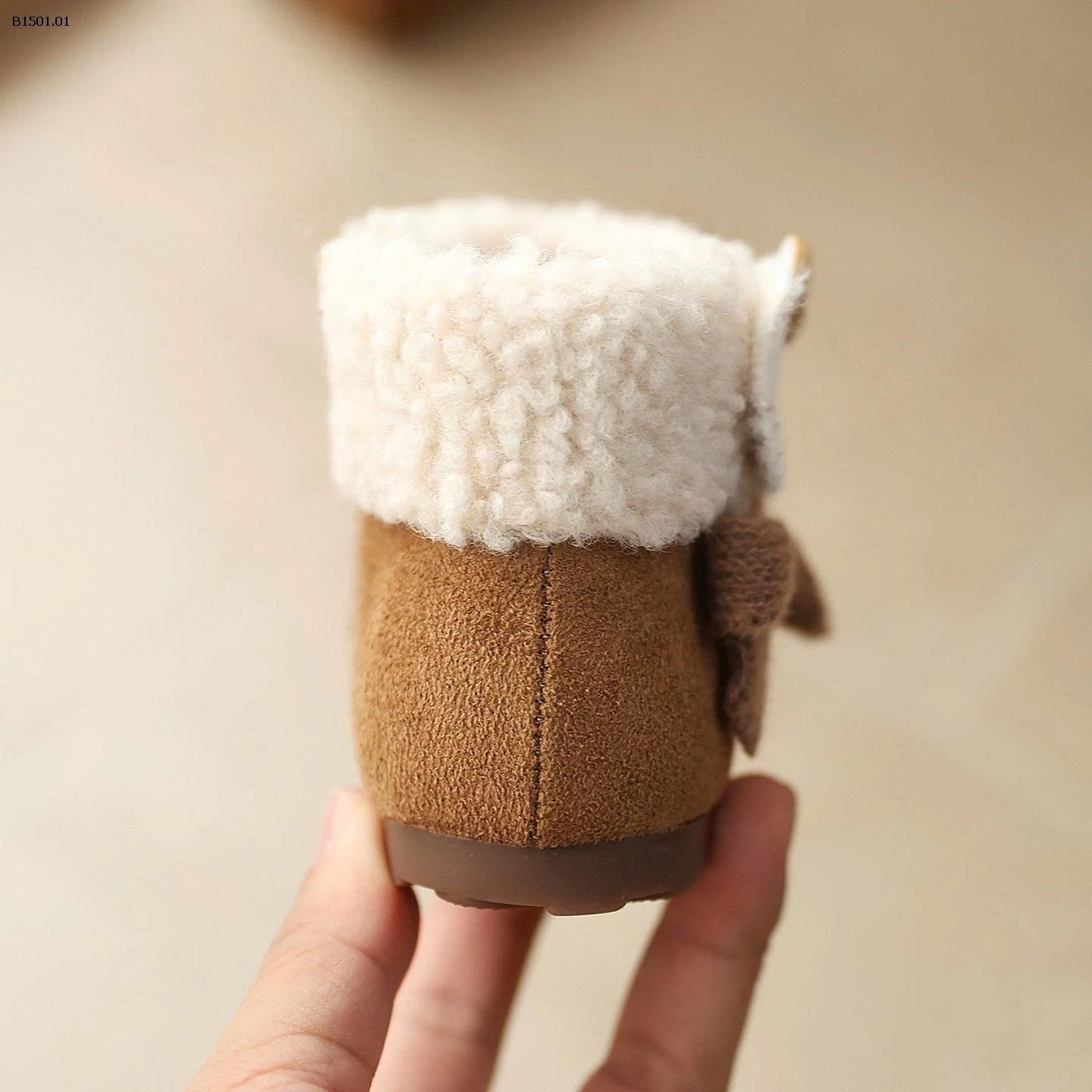 BOOT LÔNG CỪU KITTY-Giá sỉ sz 21-25 giá 168k  sz 26-30 giá 178k  sz 31-33: 189k 