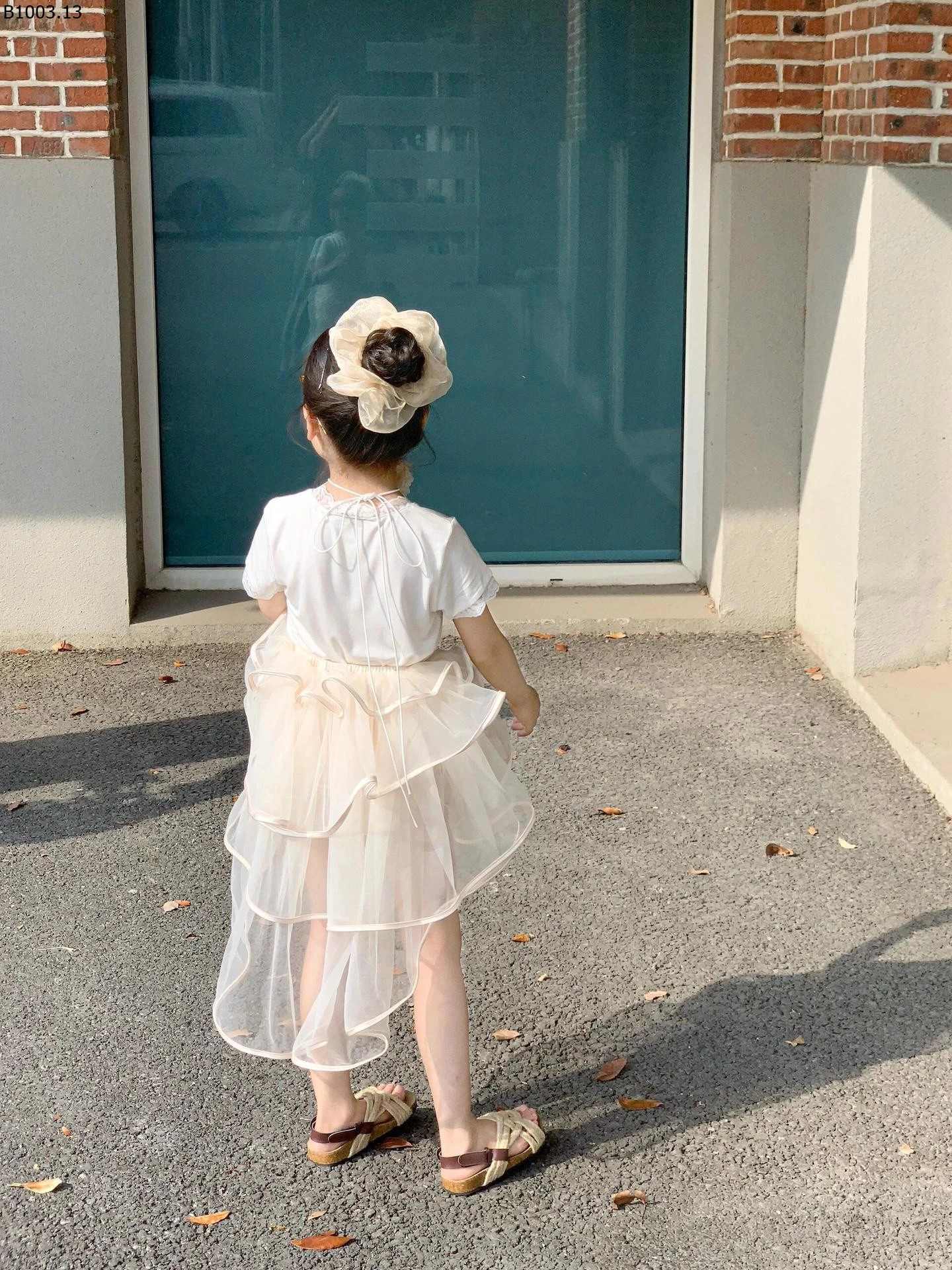 ÁO THUN CỔ V MIX VÁY REN BG Giá sỉ áo 139k váy 211k